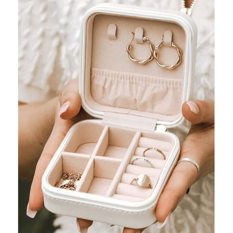 Portagioie con lettere viola,  - Travel Jewellery & Accessories Organiser recensione e prezzo
