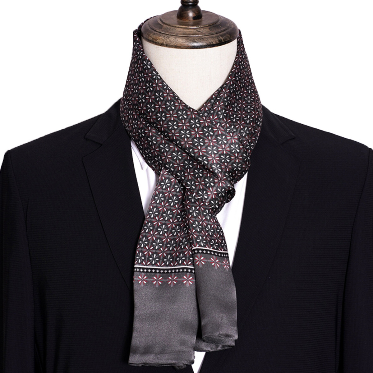 Sciarpa di seta a righe da uom - Travel Accessories For Men recensione e prezzo